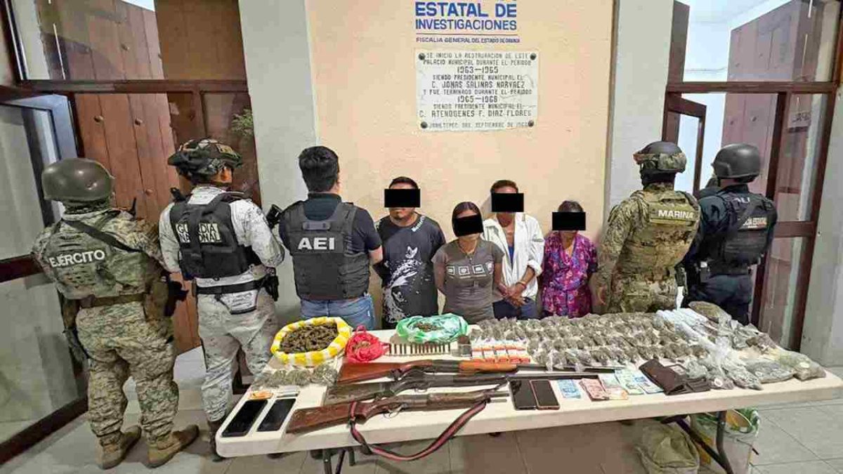 Detienen a cuatro personas y aseguran droga y armas durante operativos contra el narcomenudeo en Santiago Ixtayutla