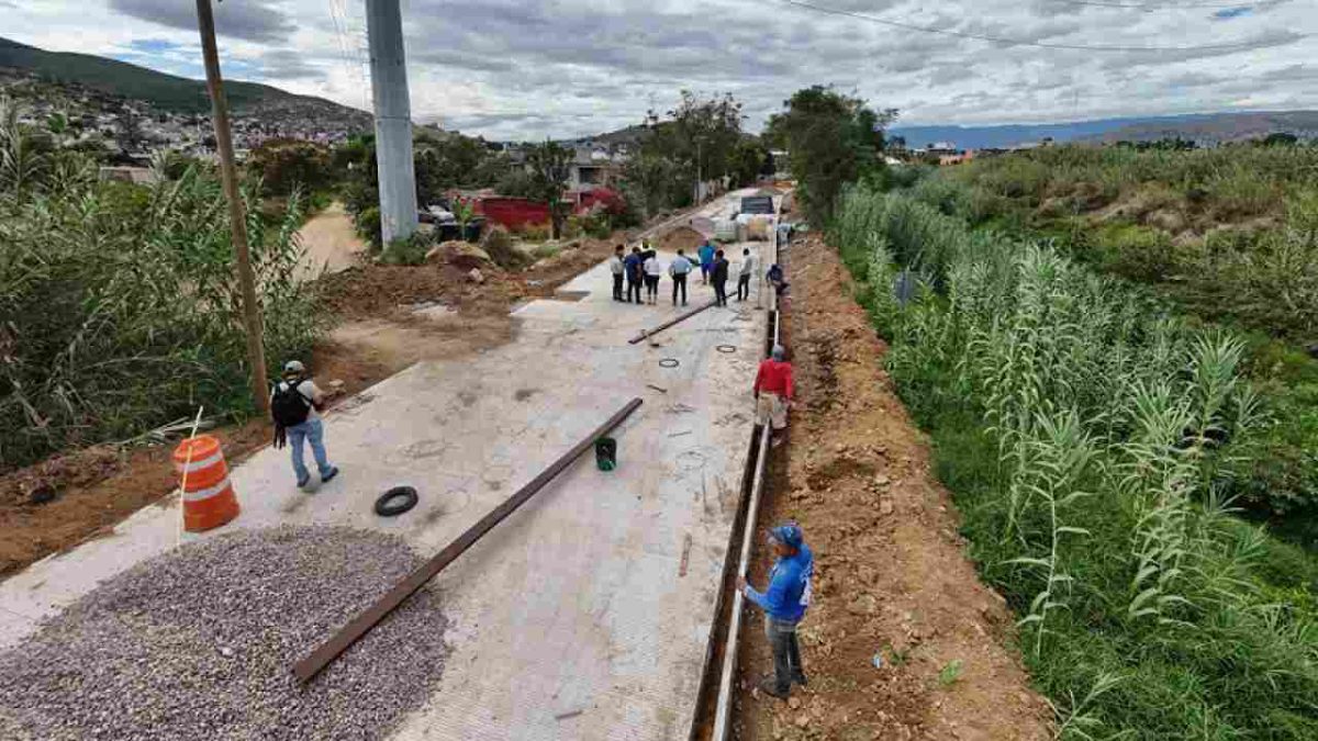 Avanza pavimentación en Santa Cruz Amilpas con obra de más de 2 mil m²