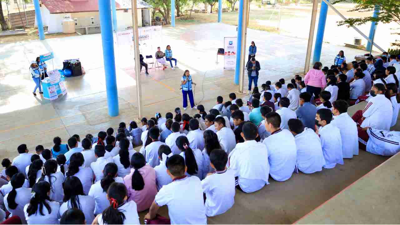 Foro “Sin drogas salvas tu vida” impulsa entornos seguros para adolescentes en Atzompa