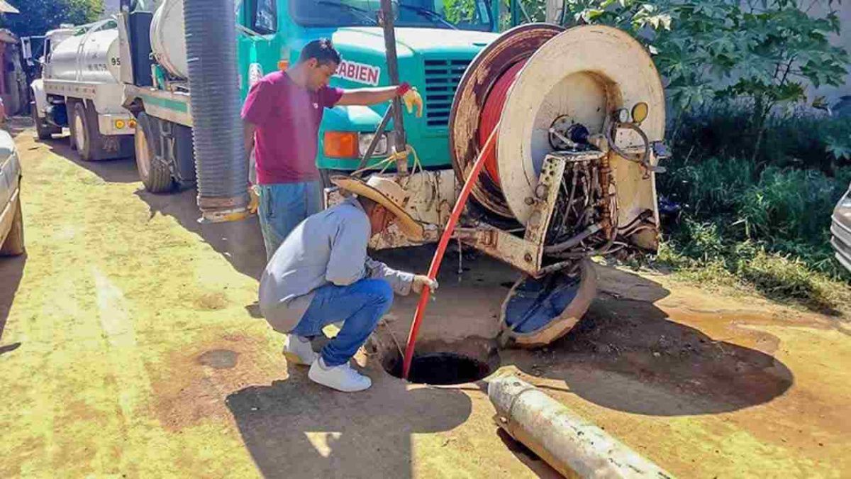 Ceabien concluye limpieza y desazolve del alcantarillado sanitario en Santa María Colotepec