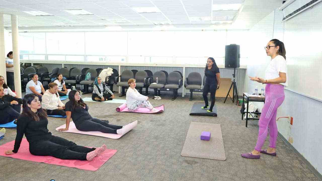 Secretaría de Administración impulsa bienestar físico y mental con el taller Pausas para la Salud