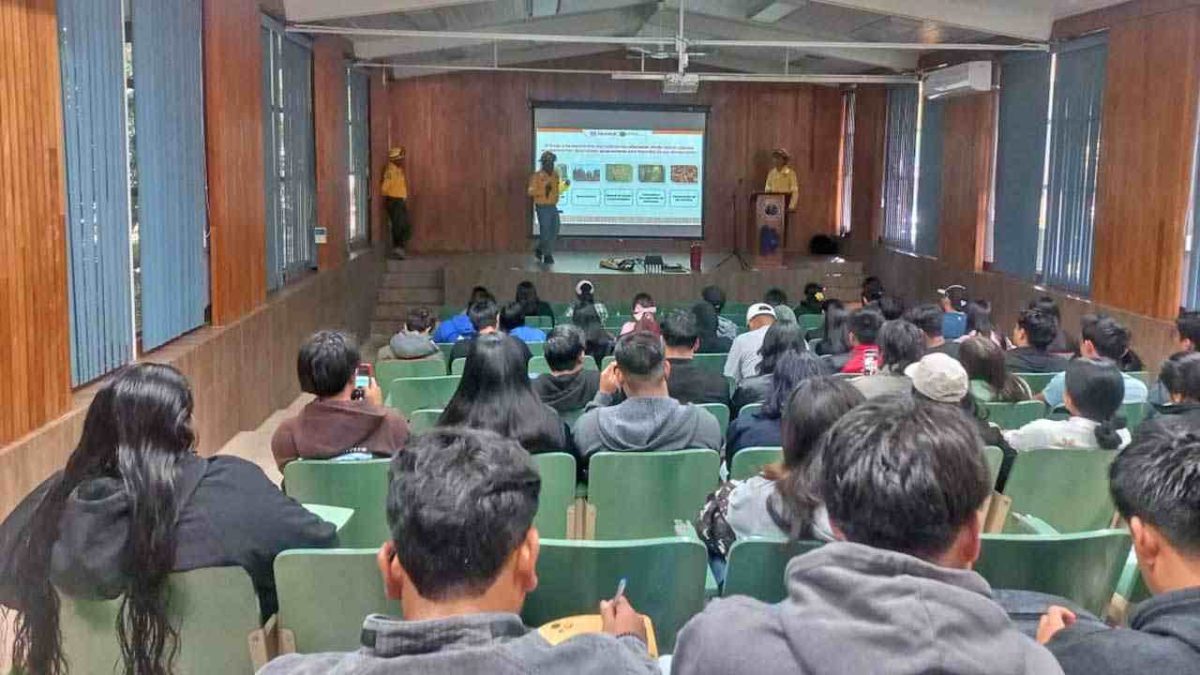 Coesfo capacita a estudiantes del TecNM en prevención y combate de incendios forestales