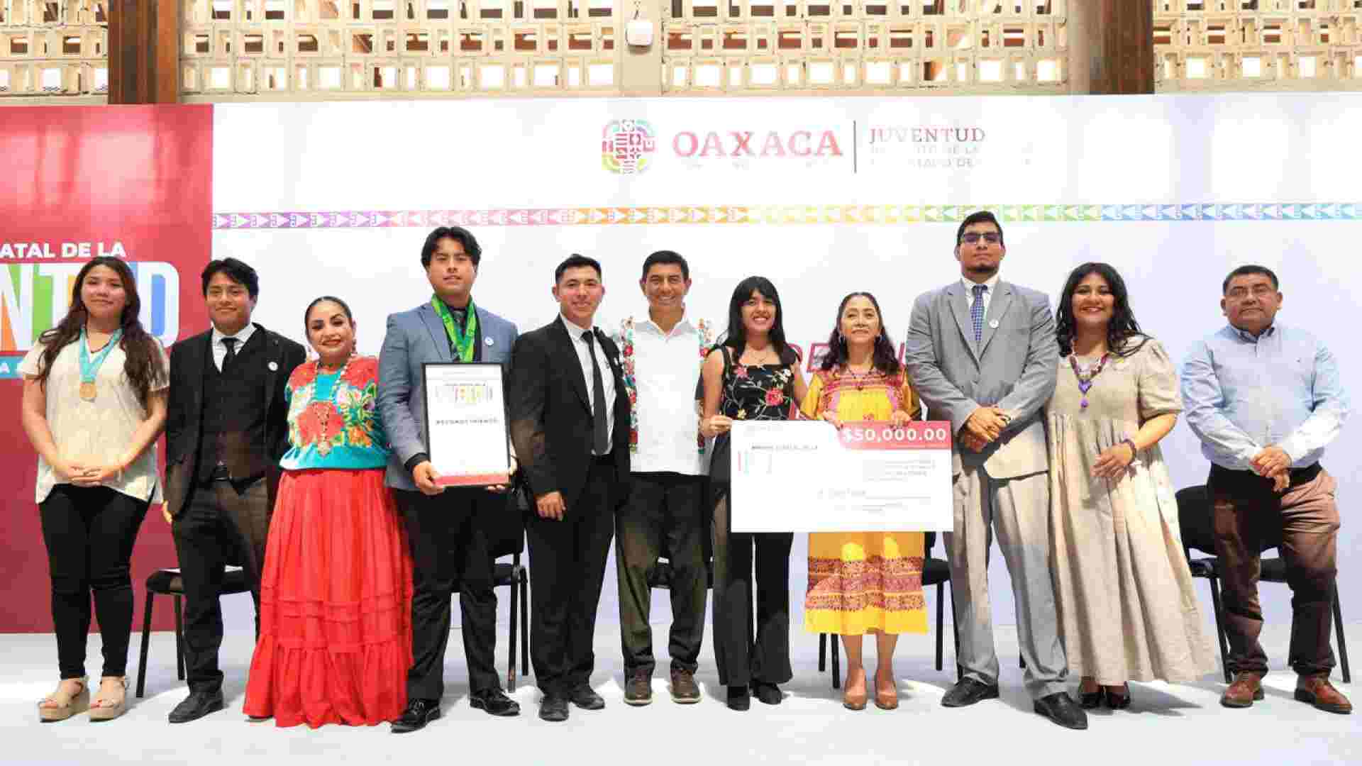 Reconocen a 14 jóvenes con el Premio Estatal de la Juventud 2025