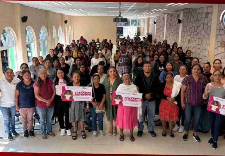 Entregan 152 créditos a mujeres de San Pablo Yaganiza para impulsar su autonomía económica