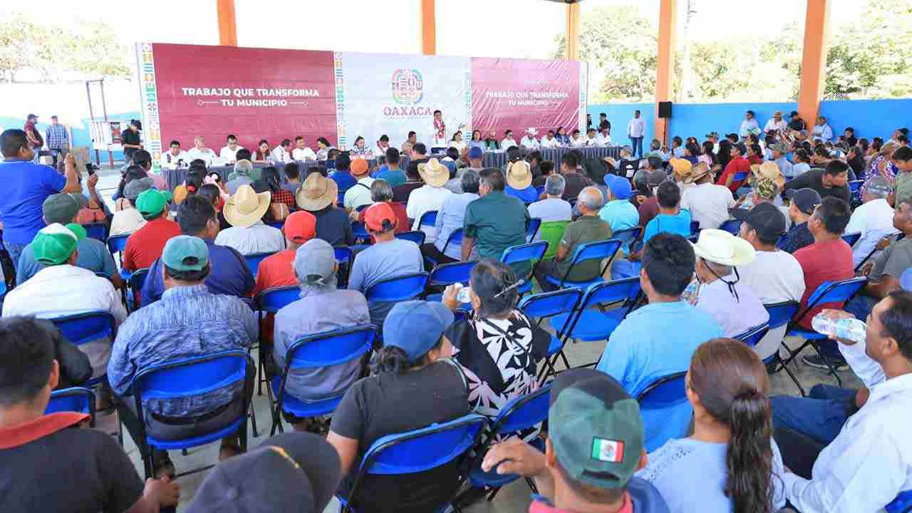 Gobierno de Oaxaca atiende necesidades de salud y educación en Zimatlán de Lázaro Cárdenas